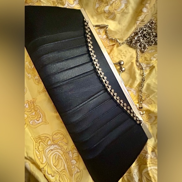 Bijoux Terner ELEGANT Rhinestone Accent Kiss Lock Evening Bag - Picture 4 of 8